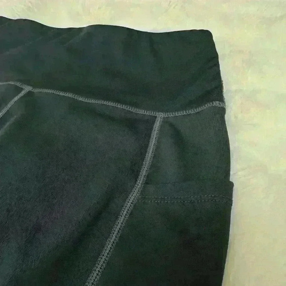 Women’s Grey Exercise Sports Biker Shorts with Side Pockets in size Medium - Picture 6 of 6